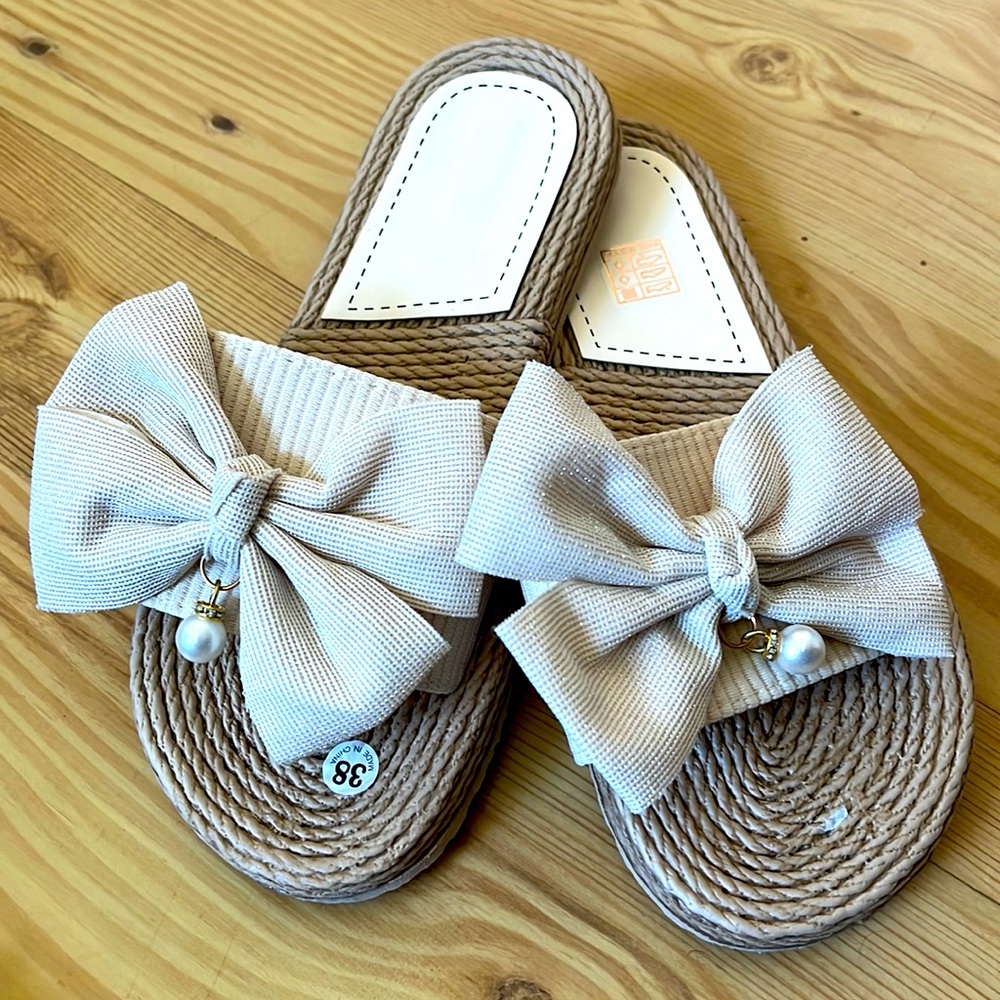 Cute flat sandals. They are size 7 but they run small. I will say size 6  1/2
